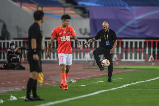皇马夏季决策不补中场，穆帅寄望B席发挥